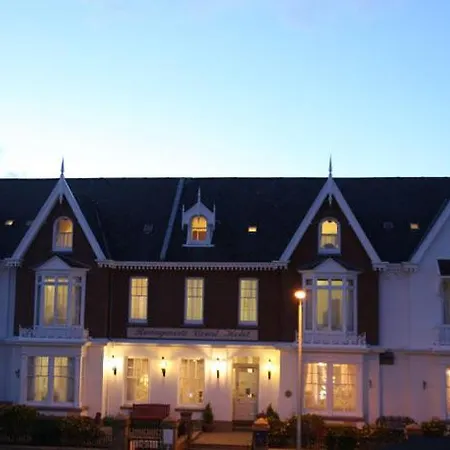 Runnymede Court Hotel 3*