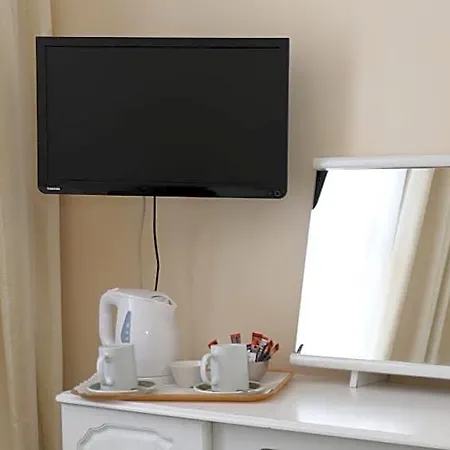 Runnymede Court Hotel 3*