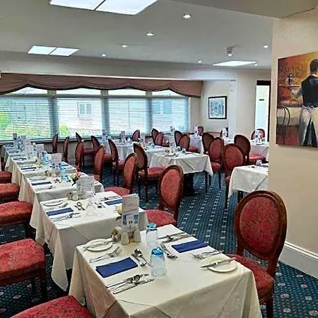 Runnymede Court 3*