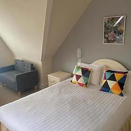 Runnymede Court Hotel 3*