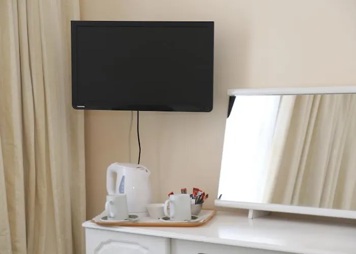 Hotel Runnymede Court 3*