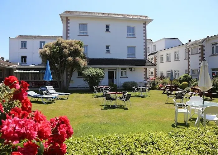 Runnymede Court Hotel 3*