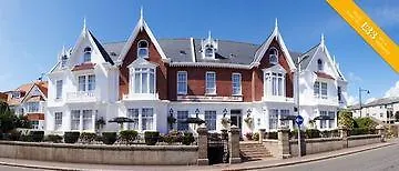 Hotel Runnymede Court 3*