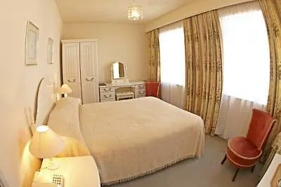 Hotel Runnymede Court 3*