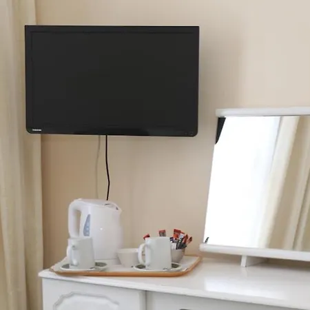 Hotel Runnymede Court 3*