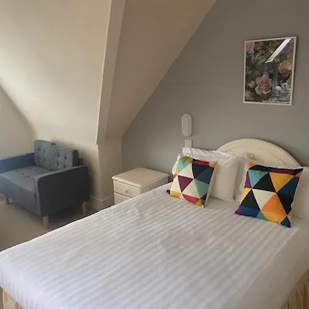 Hotel Runnymede Court