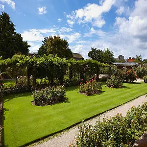 Runnymede Court 2*